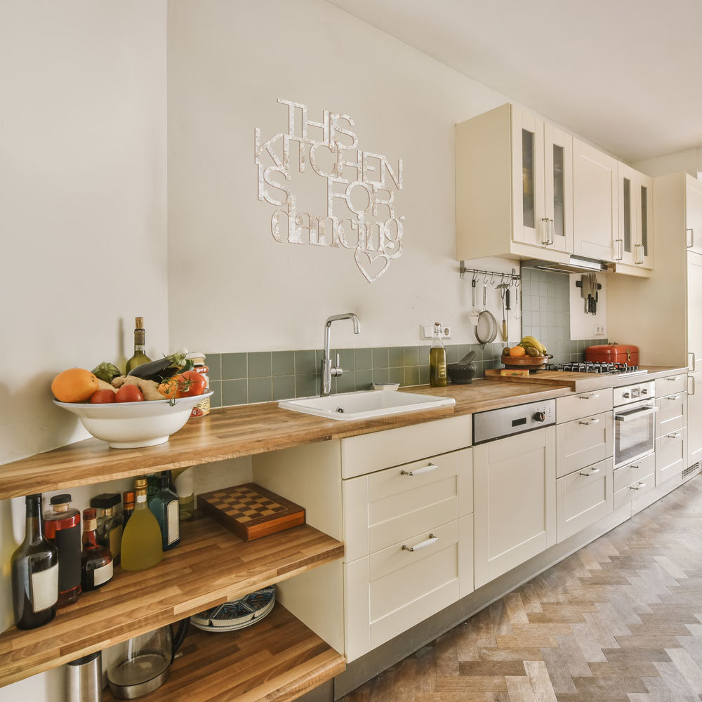 Scritta in Legno This Kitchen is for dancing