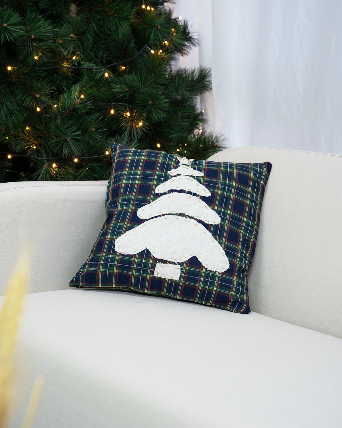 decorazione natalizia per la casa, cuscino federa natale tartan con albero di natale