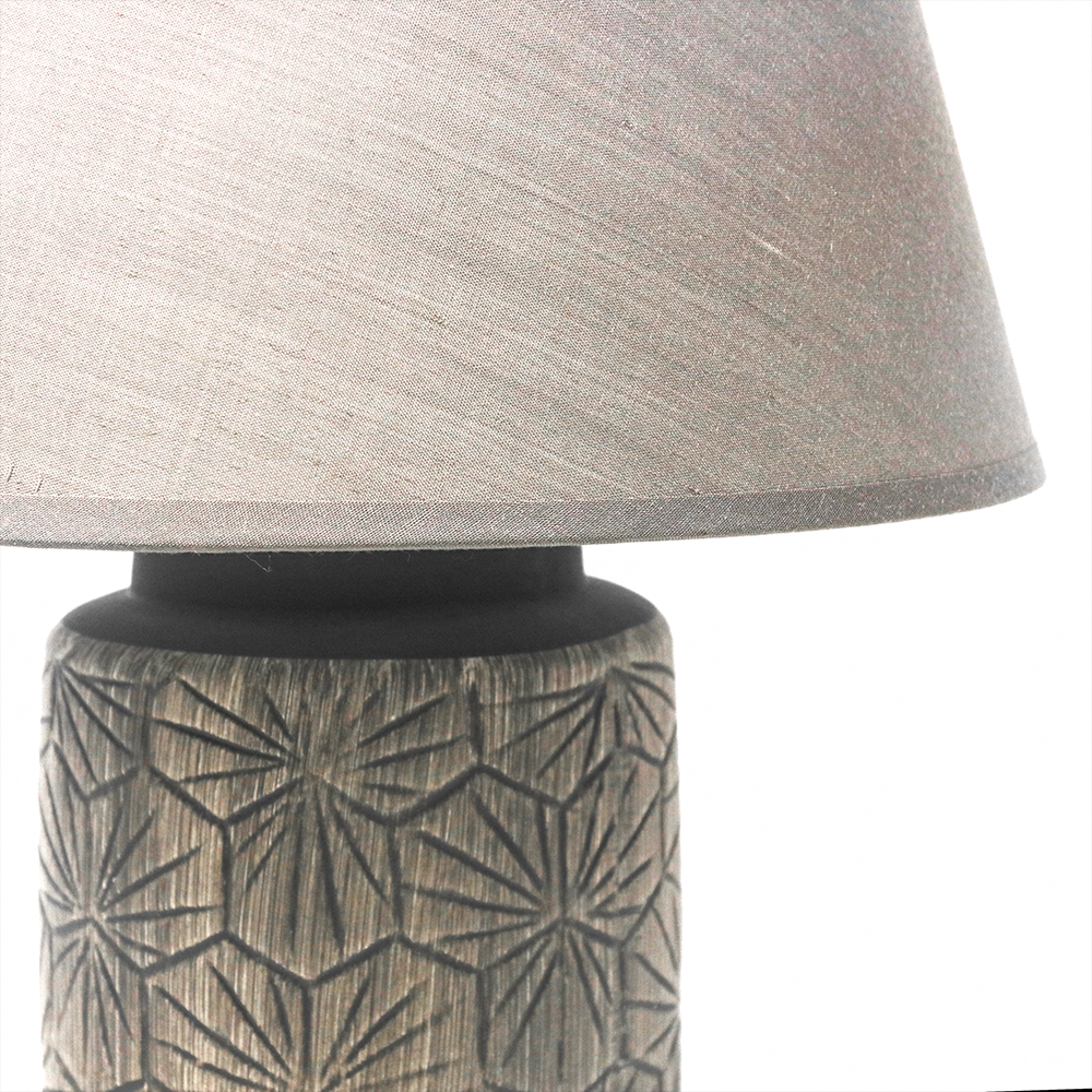 Lampada "Carson" con base in ceramica e paralume in tessuto