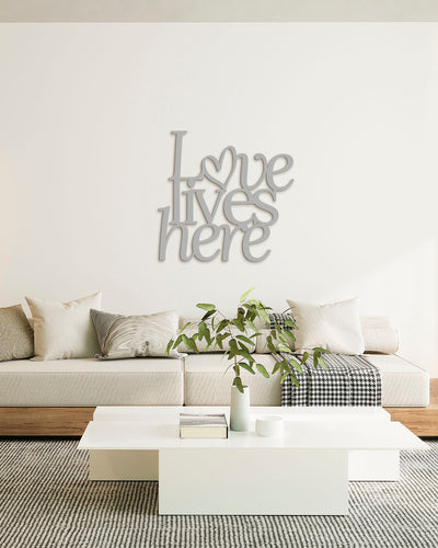 Scritta in Legno Love lives here