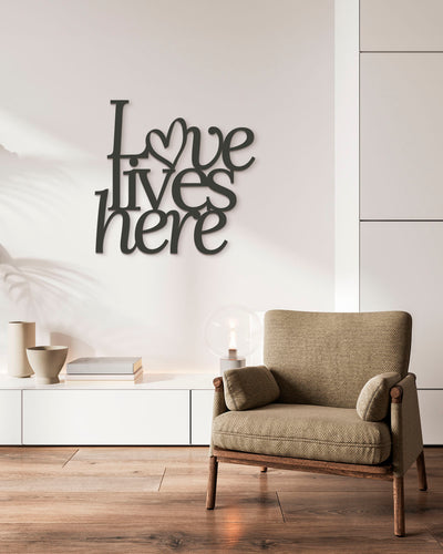 Scritta in Legno Love lives here