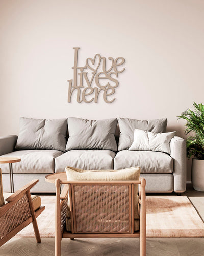 Scritta in Legno Love lives here