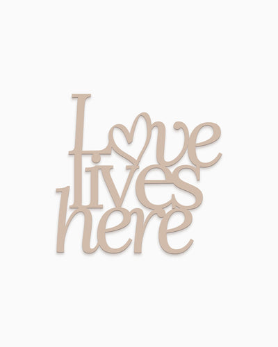 Scritta in Legno Love lives here