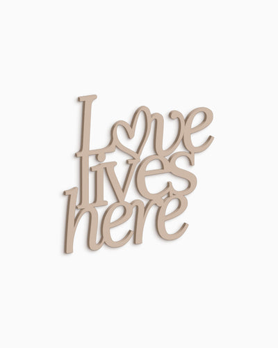 Scritta in Legno Love lives here