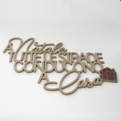 Scritta in Legno a Natale tutte le strade conducono a casa