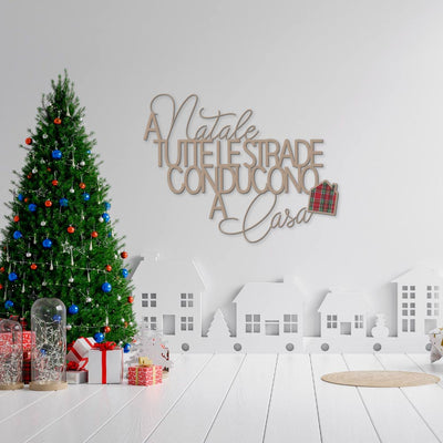 Scritta in Legno a Natale tutte le strade conducono a casa