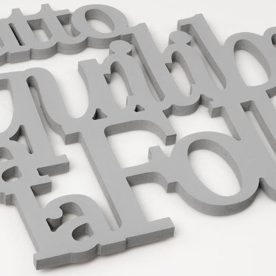 Scritta in Legno Un equilibrio sopra la follia