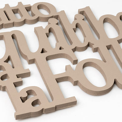 Scritta in Legno Un equilibrio sopra la follia