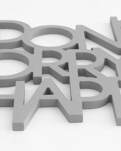 scritta in legno decorazione da appendere dont' worry be happy 
 