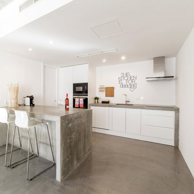 Scritta in Legno This Kitchen is for dancing