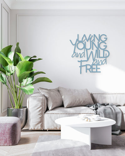 Scritta in legno Young, wild and free