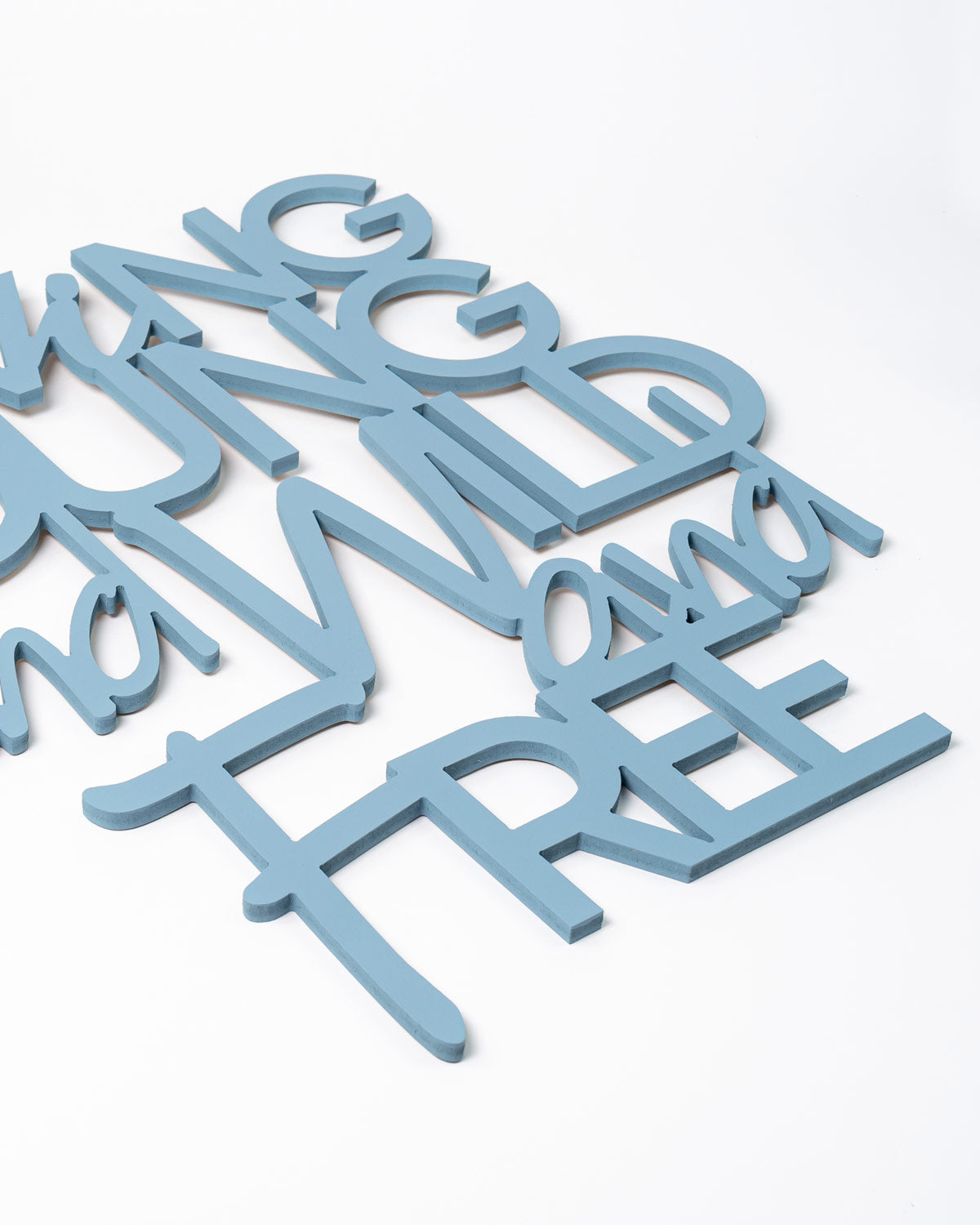 Scritta in legno Young, wild and free