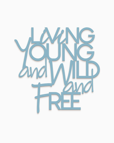 Scritta in legno Young, wild and free