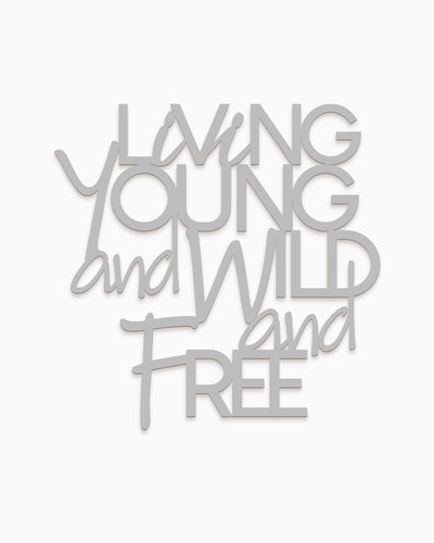 Scritta in legno Young, wild and free