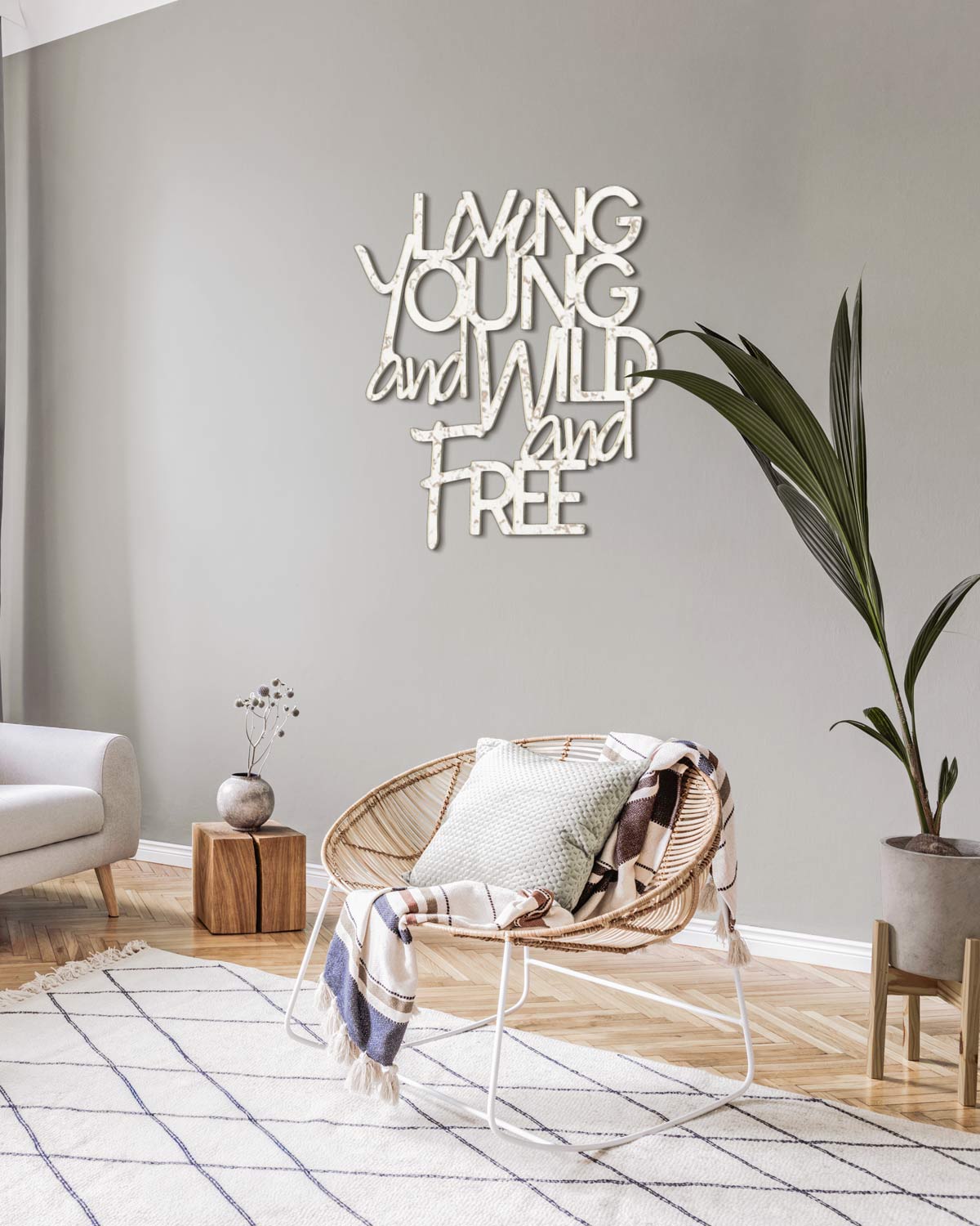 Scritta in legno Young, wild and free