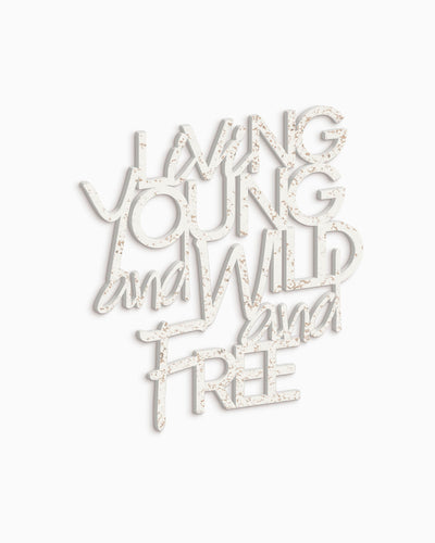 Scritta in legno Young, wild and free