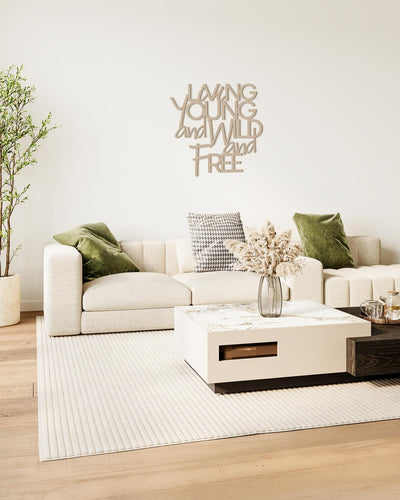 Scritta in legno Young, wild and free