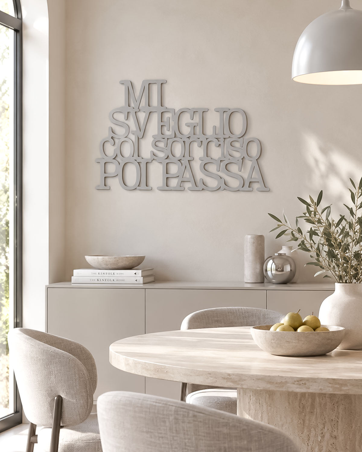 Scritta in legno Mi sveglio col sorriso poi passa