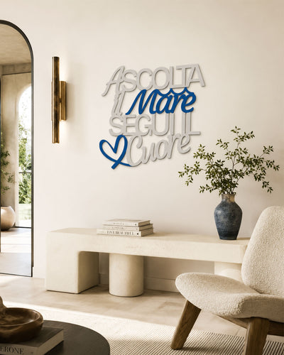 Scritta in legno Ascolta il mare segui il cuore