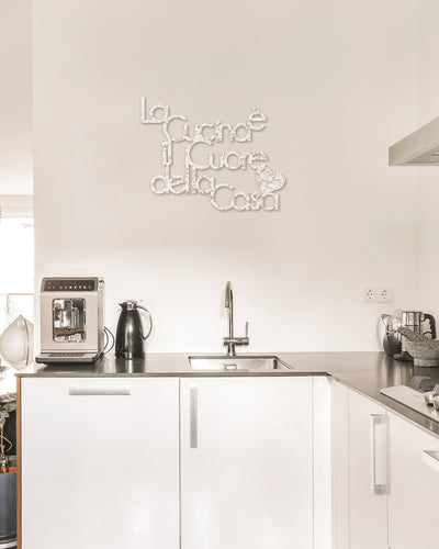 scritta in legno la cucina è il cuore della casa, decorazione da appendere in cucina, arredamento moderno 