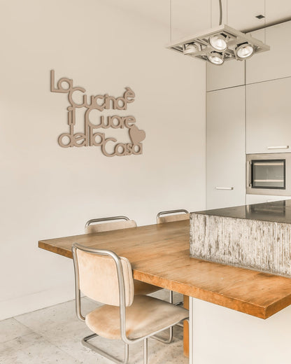 scritta in legno la cucina è il cuore della casa, decorazione da appendere in cucina, arredamento moderno #colore_tortora