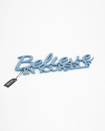 scritta di legno da appendere azzurro polvere decorazione moderna per la casa 