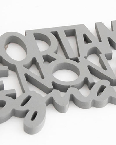 scritta da appendere arredamento casa, idea regalo, decorazione salotto da appendere #colore_grigio-medio