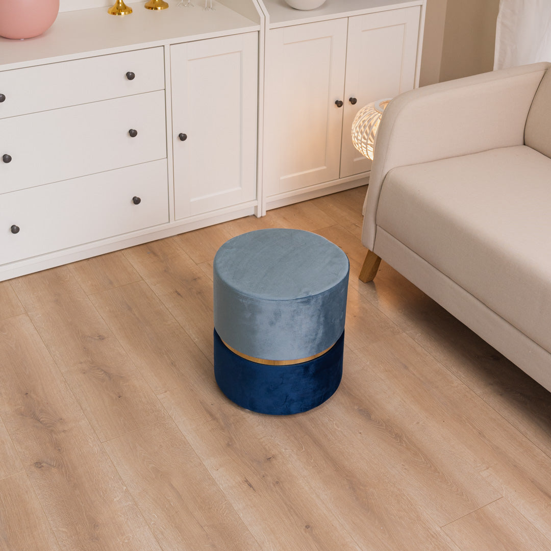 Cylinder pouf in Polvere Blue and Blue two-tone velvet with gold band