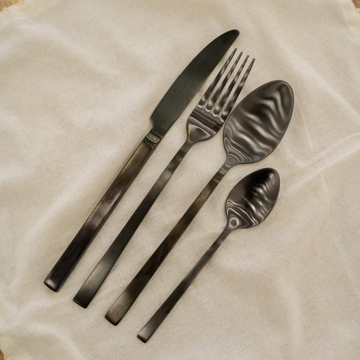 Black cutlery set with matte finish 
