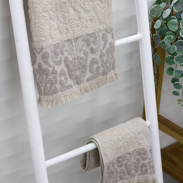Wooden ladder for towels