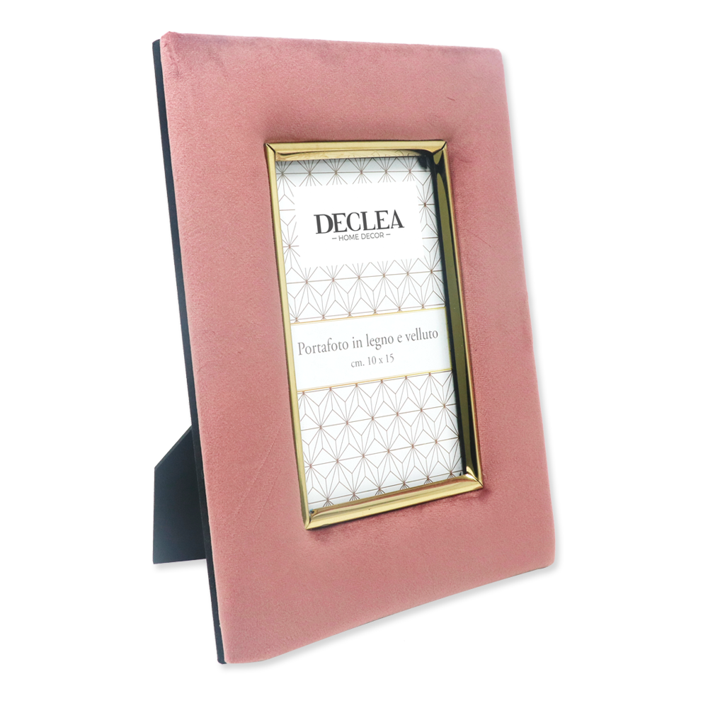Photo frame in antique pink velvet and wood