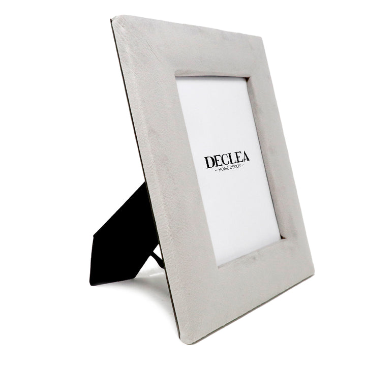 Photo holder in light gray velvet