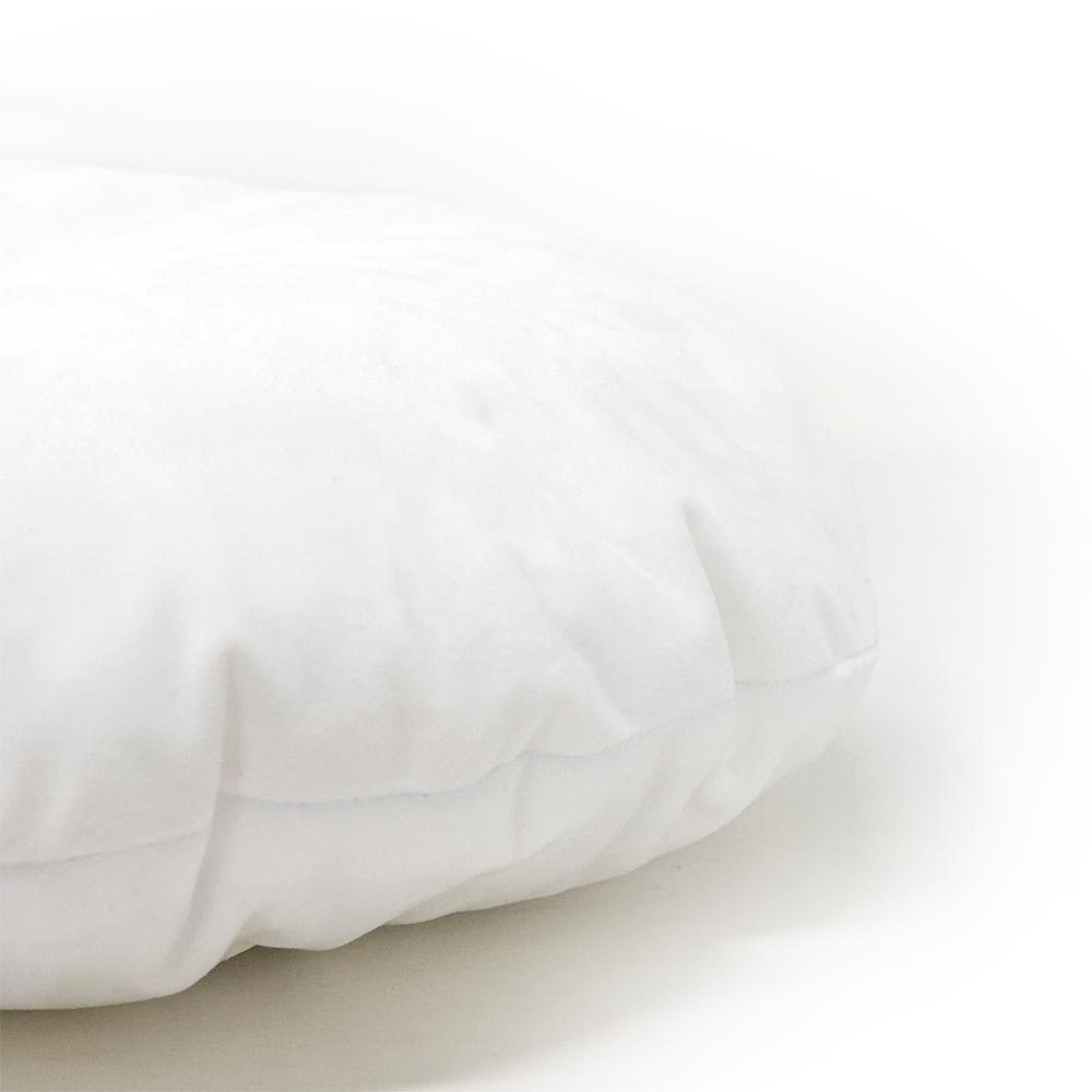 Oval cushion in White velvet